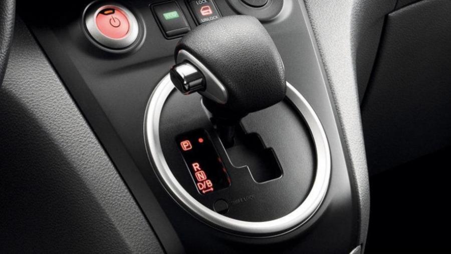 Детали интерьера Nissan e-NV200 XL Voltia 2020 года  (фото 9 из 11)